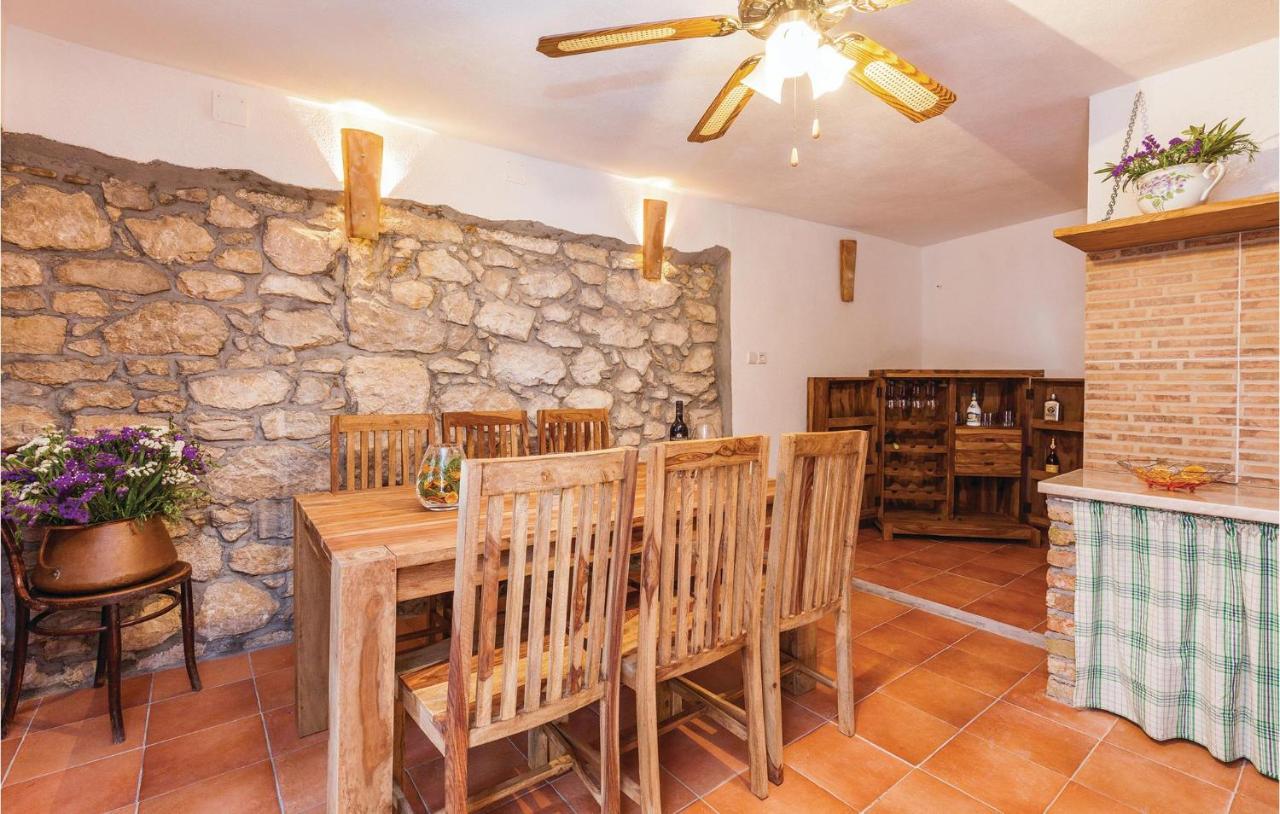 Stunning Home In Punat With Kitchen Stara Baška エクステリア 写真