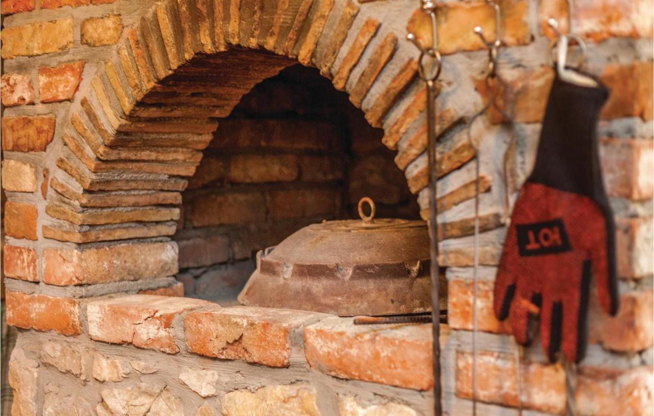 Stunning Home In Punat With Kitchen Stara Baška エクステリア 写真